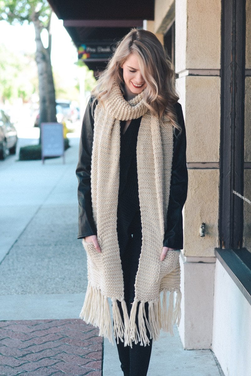 Two Pockets Knitted Scarf, Long Tassel Scarves in Burgundy Red